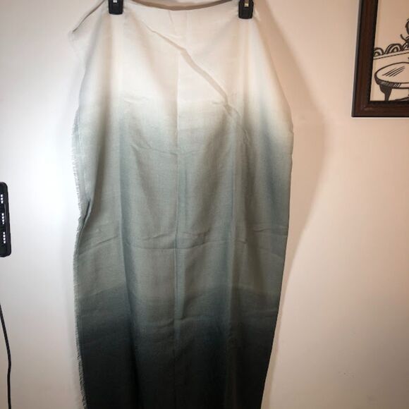 Carly Cushnie Oversized Ombre  Scart - Picture 2 of 9